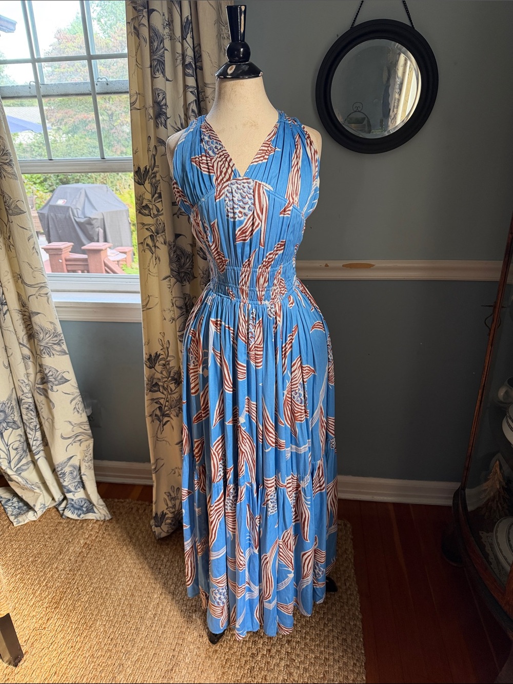 Sleeveless Blue and Red Patterned Pleated Maxi Dress